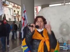 Cagliari, protesta degli ambulanti in piazza: bloccata via Roma