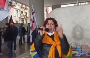 Cagliari, protesta degli ambulanti in piazza: bloccata via Roma