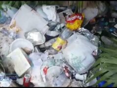 Degrado e montagne di rifiuti davanti al Palazzo della Giunta Regionale