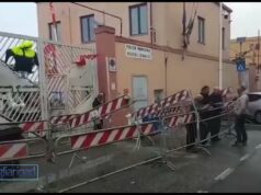 Addetti rimozione auto barricati nel deposito: tensione alle stelle in viale Monastir