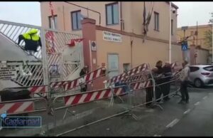 Addetti rimozione auto barricati nel deposito: tensione alle stelle in viale Monastir