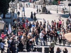 A Cagliari i negazionisti fanno girotondi in piazza mentre le attività sono costrette a restare chiuse. Interrogazione urgente in Consiglio comunale