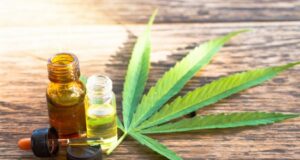 Cagliari: vendeva olio di cannabis privo di autorizzazione Aifa, denunciato titolare parafarmacia olio cannabis