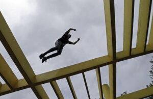 Grave dopo volo da balcone, 17enne faceva parkour