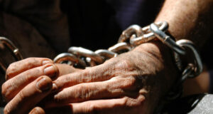 Sfratto alla famiglia Moi di Quartu: mercoledì presidio in solidarietà: “Pronti a incatenarci davanti al portone”