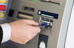 Teulada: incauti prelievi all’Atm con il bancomat rubato, denunciato un 28enne