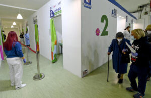 Covid, Italia: vaccinato con richiamo il 39% degli over 80 Vaccini