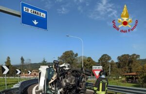 Incidente stradale sulla Ss 729 Sassari-Olbia: furgone ribaltato, ferito il conducente