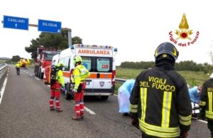 Siliqua, autocisterna si ribalta sulla SS 130: gravemente ferito il conducente