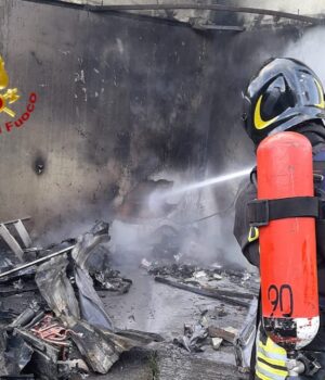 Paura a Vallermosa, esplosione in una abitazione: intervento dei Vigili del Fuoco