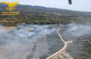 Incendi, 11 roghi bruciano la Sardegna: 3 hanno richiesto intervento aereo
