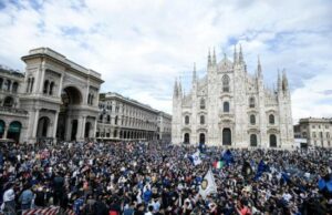 Covid, Milano: 30mila persone in piazza per festeggiare lo scudetto dell’Inter calcio