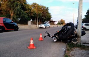 Cagliari, scontro tra auto e moto: un ferito
