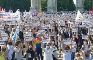 Politica, manifestazione in piazza a Milano a sostegno del ddl Zan Milano
