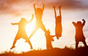 Cagliari, diritti dei bambini: Bastione Saint Remy illuminato di blu