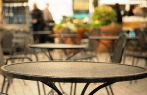 Cagliari, cibo d’asporto vietato per chi non ha il green pass