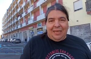 Dura protesta dei lavoratori della rimozione, blocco stradale in viale Monastir