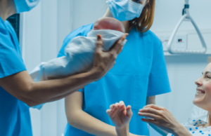 Negli ospedali sardi mancano anche ostetriche e infermieri pediatrici