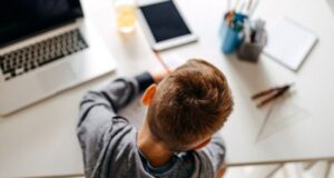 Soli, deboli e a rischio depressione: diamo nuovi “luoghi” ai nostri ragazzi scuola dad