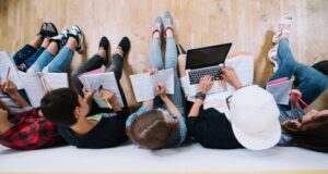 Scuola, ritorno alla dad? Docenti e genitori: “Proposta inutile e dannosa”