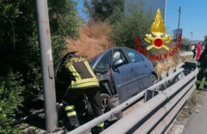 Sassari, auto esce fuori strada: intervengono i Vigili del fuoco