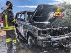 In fiamme fuoristrada a Bonacardo: intervengono i vigili del fuoco