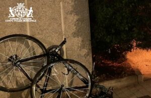 Cagliari, auto contro bici: 17enne in gravi condizioni