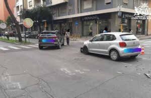 Cagliari, scontro tra auto in centro: due feriti