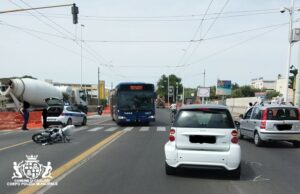 Cagliari, incidente in viale Marconi tra Smart e uno scooter: un ferito