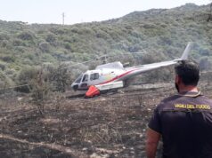 Ozieri, elicottero antincendi cade mentre sorvola cavi dell’alta tensione