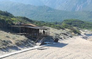 Ambientalisti contro chiosco tra dune a Buggerru