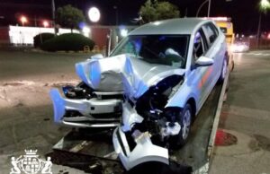 Cagliari, va a sbattere contro un muro con l’auto del car sharing: tre feriti