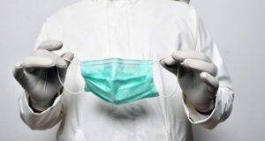 Villasimius si tinge di giallo: obbligo di mascherina anche all’aperto