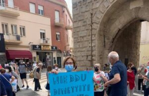 Emergenza sanità a Oristano, protesta in piazza contro la Giunta Solinas