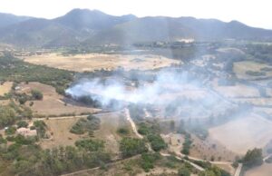 L’Isola brucia: scoppiati 21 incendi, 2 hanno richiesto intervento mezzo aereo