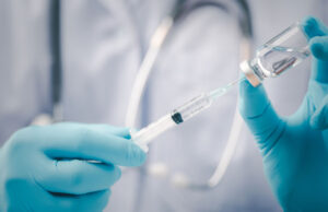 Terza dose, da oggi vaccini anche agli over 16