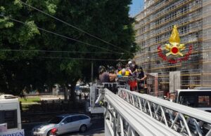 Cagliari, operaio travolto e ferito durante lavori di manutenzione del filobus