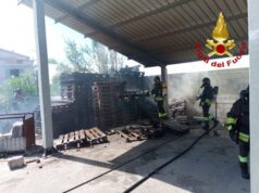 Arzachena: rifiuti in fiamme nell’ecocentro della zona industriale