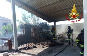 Arzachena: rifiuti in fiamme nell’ecocentro della zona industriale