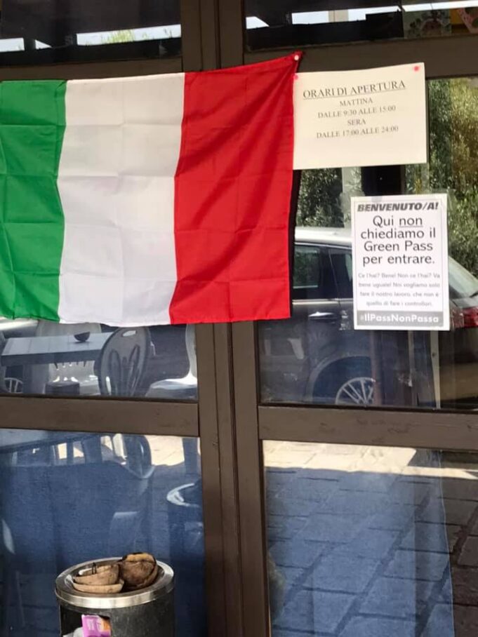 Covid: è rivolta contro green pass nei locali, Sardegna in prima linea