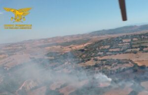 Incendi: 18 roghi in Sardegna, in azione i mezzi aerei