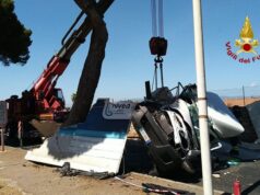 Grave incidente a Cagliari: furgone si schianta contro albero e si ribalta