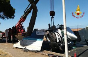 Grave incidente a Cagliari: furgone si schianta contro albero e si ribalta
