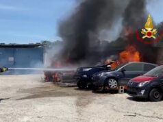 Paura a Quartu, auto in fiamme in un’officina