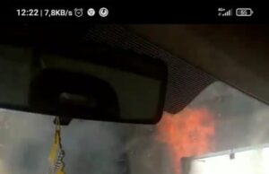 Paura a Solanas, furgone frigo prende fuoco: intervento dei Vigili del Fuoco