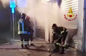 Cagliari, fiamme in pizzeria di via Tasso: intervengono i vigili del fuoco