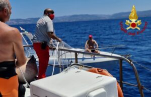 Barca in avaria nel Sassarese: due persone in salvo