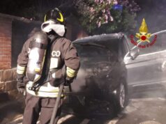 Dolianova: auto in fiamme, intervengono i Vigili del fuoco
