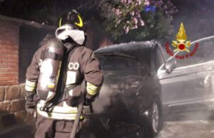 Dolianova: auto in fiamme, intervengono i Vigili del fuoco