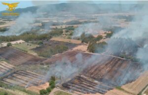 Incendi: 26 roghi in Sardegna, intervengono i mezzi aerei